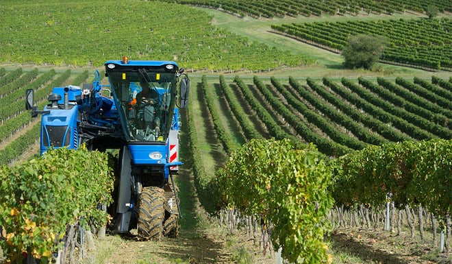 Trattore scavallatore per vigneto