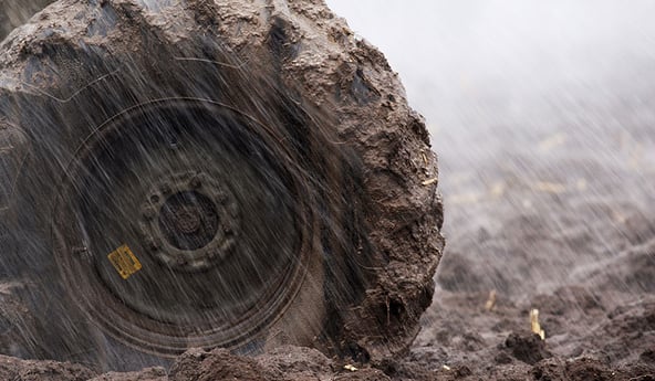 La resistenza al rotolamento dei pneumatici agricoli aumenta in condizioni di bagnato