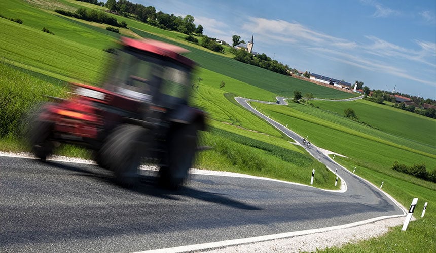 Una pressione corretta è necessaria per ridurre lo spazio di frenata