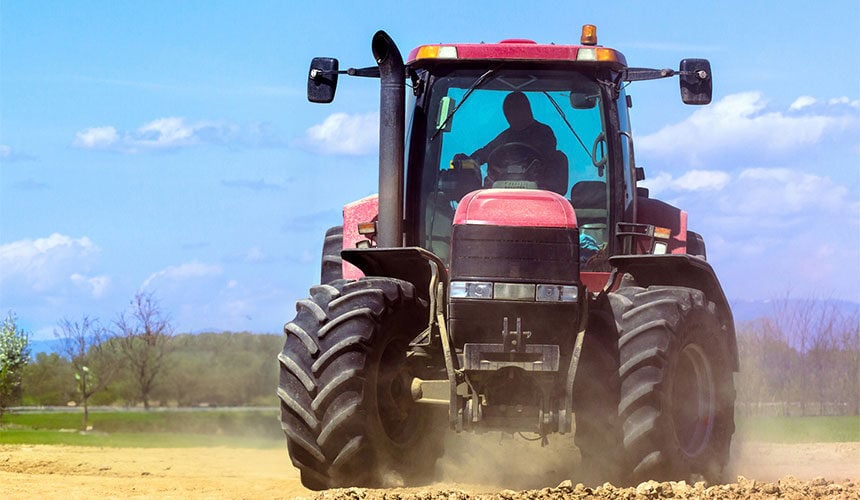 La frenata in curva disassa tutto il trattore sul pneumatico anteriore esterno