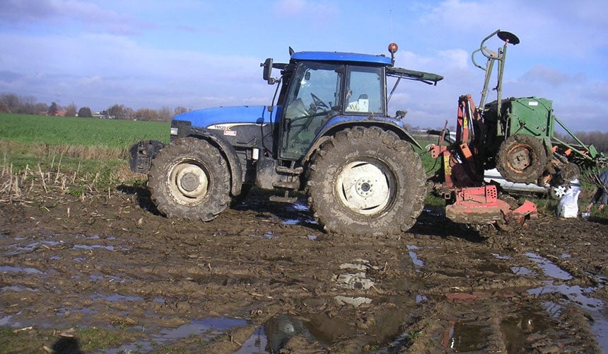 La compattazione del terreno riduce la sua capacità di assorbire l’acqua in eccesso