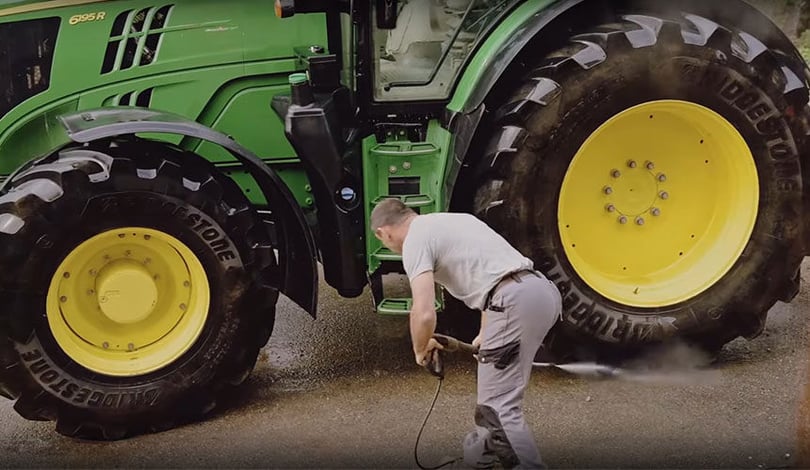 Una pulizia regolare consente di garantire una buona manutenzione dei pneumatici agricoli