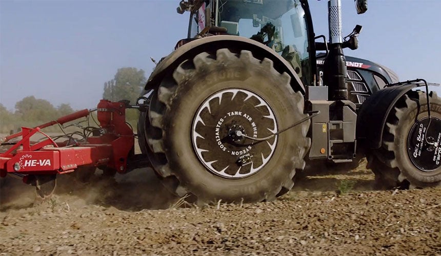 Trattore Fendt 724 vario dotato di pneumatici VT-TRACTOR