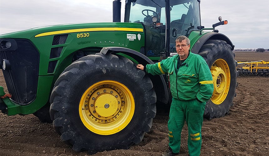 Trattore John Deere 8530, dotato di pneumatici VX-TRACTOR