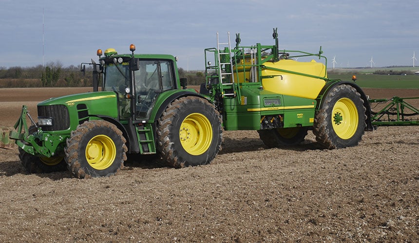 trattore John Deere 6630 dotato di pneumatici VX-R TRACTOR